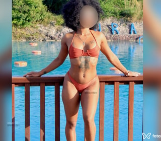 Acompanhante Iza Tavares