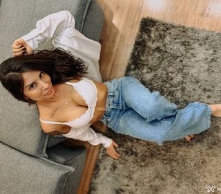 Acompanhante Yasmine Vieira