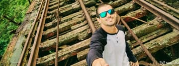 Acompanhante Bill Smoke - Cabeçalho
