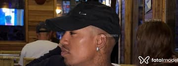 Preto Acompanhante Preto - Cabeçalho