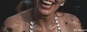 Acompanhante Maria Bonnes - Cabeçalho