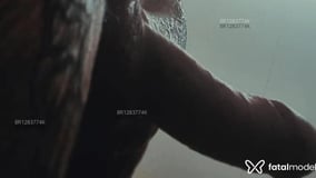 Moreno tatuado Acompanhante Moreno tatuado - Cabeçalho