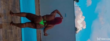 Acompanhante Juju Posturada - Cabeçalho