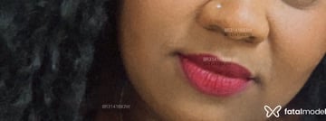 Acompanhante Ebony - Cabeçalho
