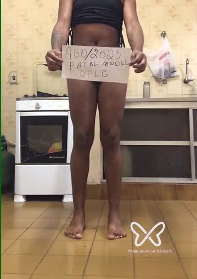 Imagem do vídeo de verificação de Violettaah