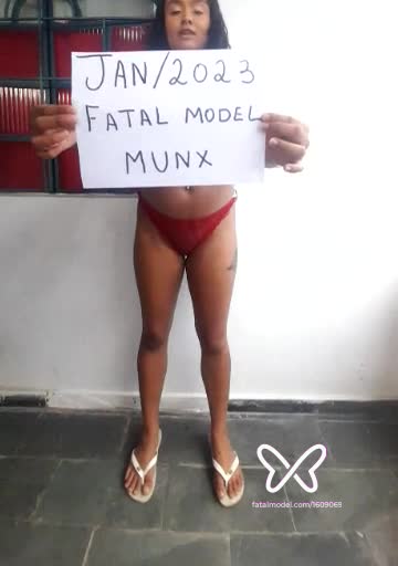 Imagem do vídeo de verificação de Carolina Souza