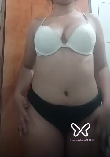 Imagem do vídeo de verificação de Débora Oliveira