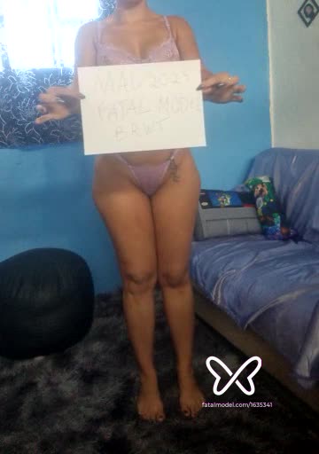Imagem do vídeo de verificação de Yandra Lanna