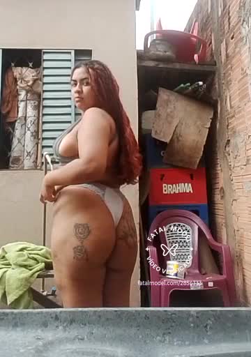 Imagem do vídeo de verificação de Karoliny