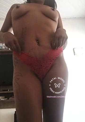 Imagem do vídeo de verificação de Larissa Castro