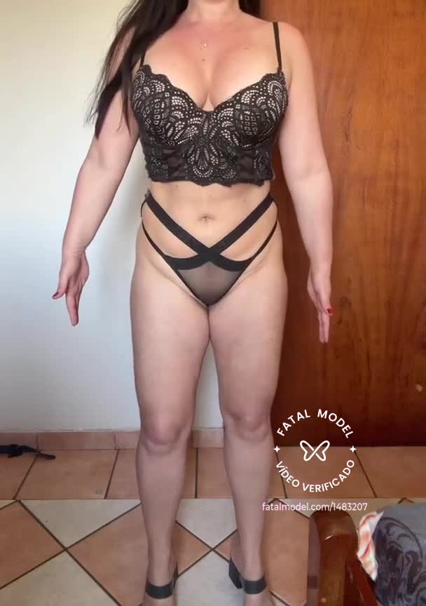 Imagem do vídeo de verificação de Nicole Hotwife