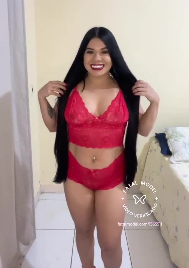 Imagem do vídeo de verificação de Julinha Salles