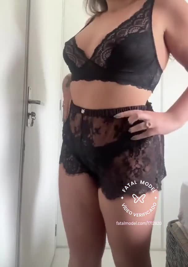 Imagem do vídeo de verificação de Caroline