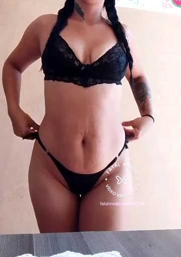 Imagem do vídeo de verificação de Kamilla Mello