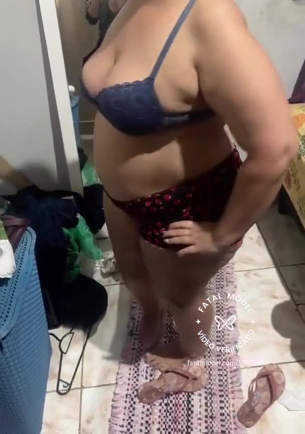 Imagem do vídeo de verificação de Victoria Oliveira