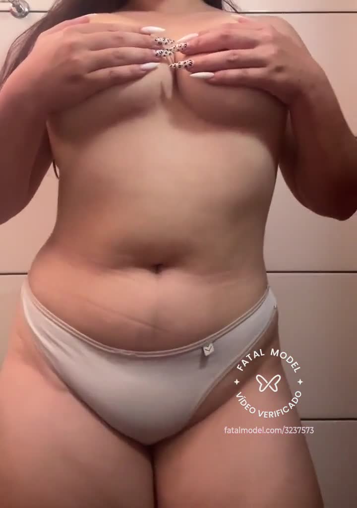 Imagem do vídeo de verificação de Larissa Gouveia