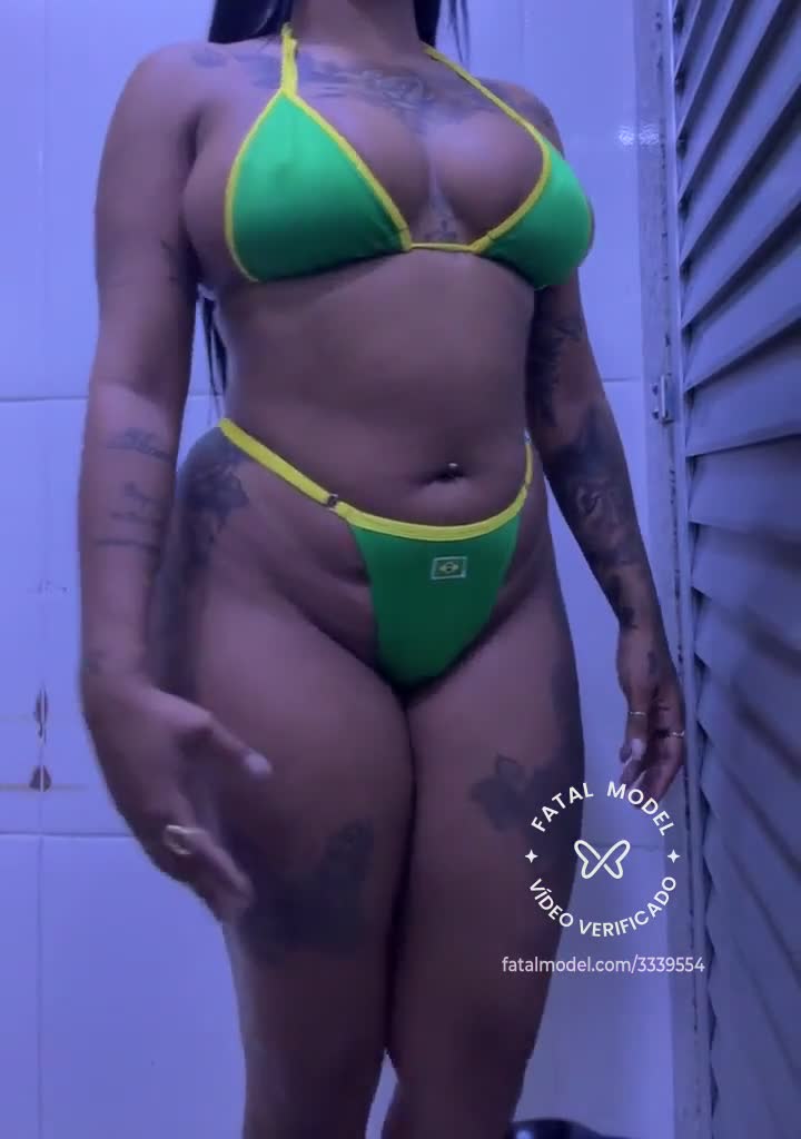 Imagem do vídeo de verificação de Bella Ferrari