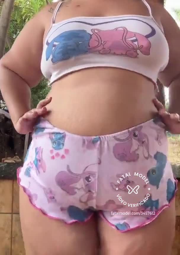 Imagem do vídeo de verificação de Alyne