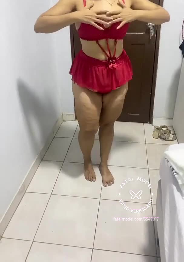 Imagem do vídeo de verificação de Julia Alcantara