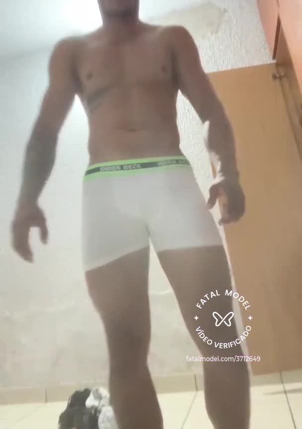 Imagem do vídeo de verificação de Adriano