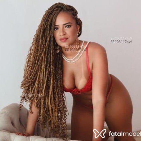 Acompanhante Iza Kaya - Feed