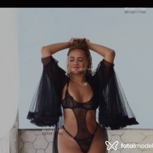Acompanhante Iza Kaya - Feed