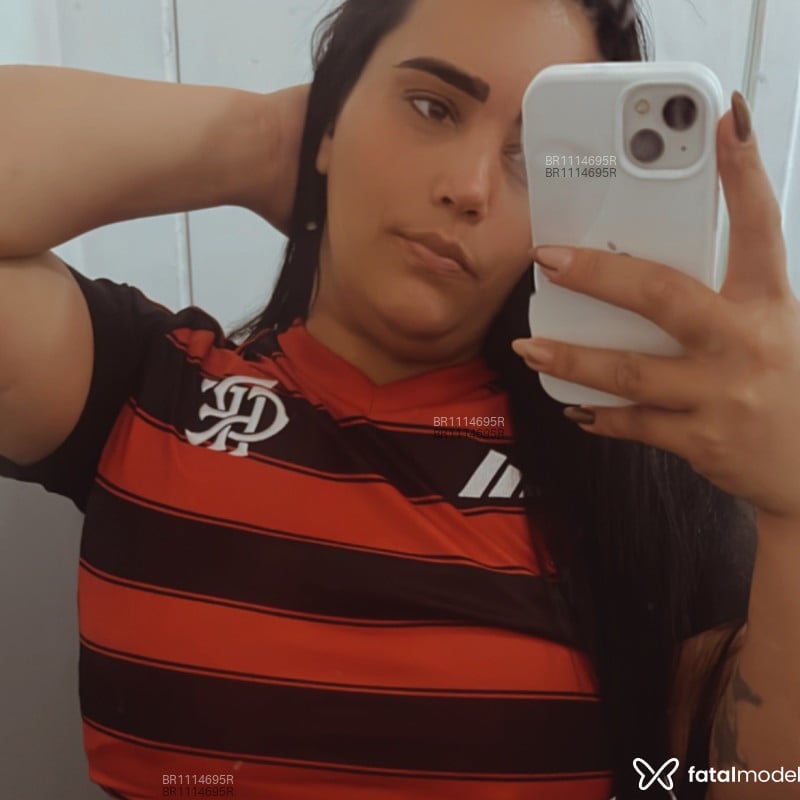 Acompanhante May - Feed