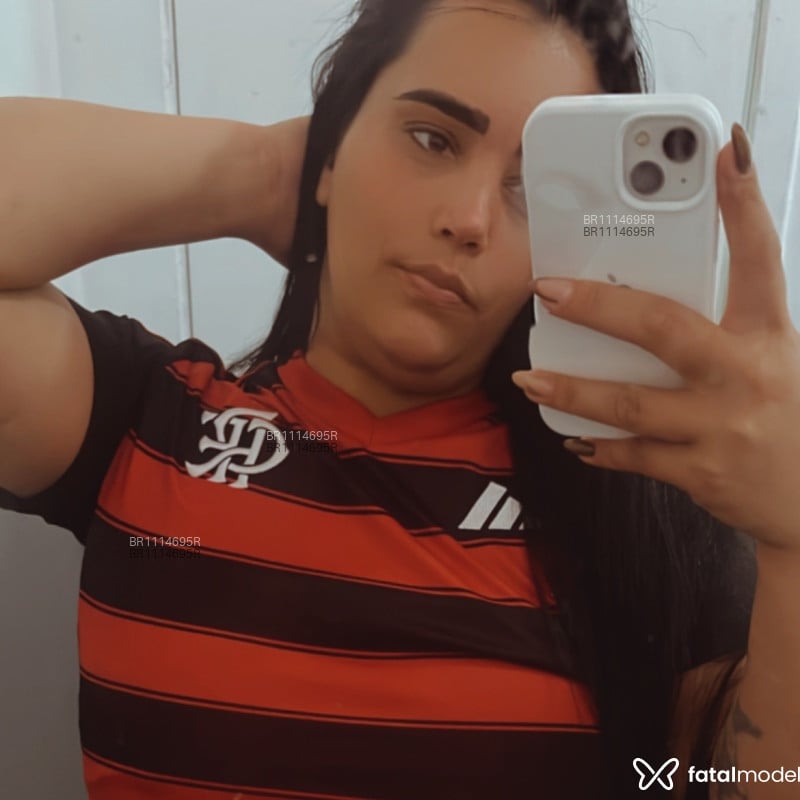 Acompanhante May - Feed