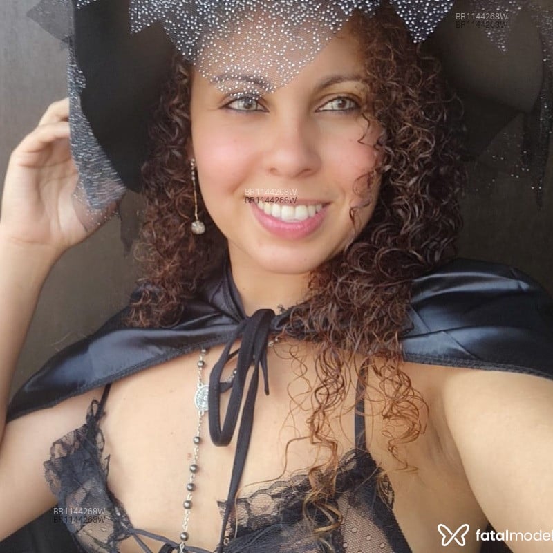 Acompanhante CLARA - Feed