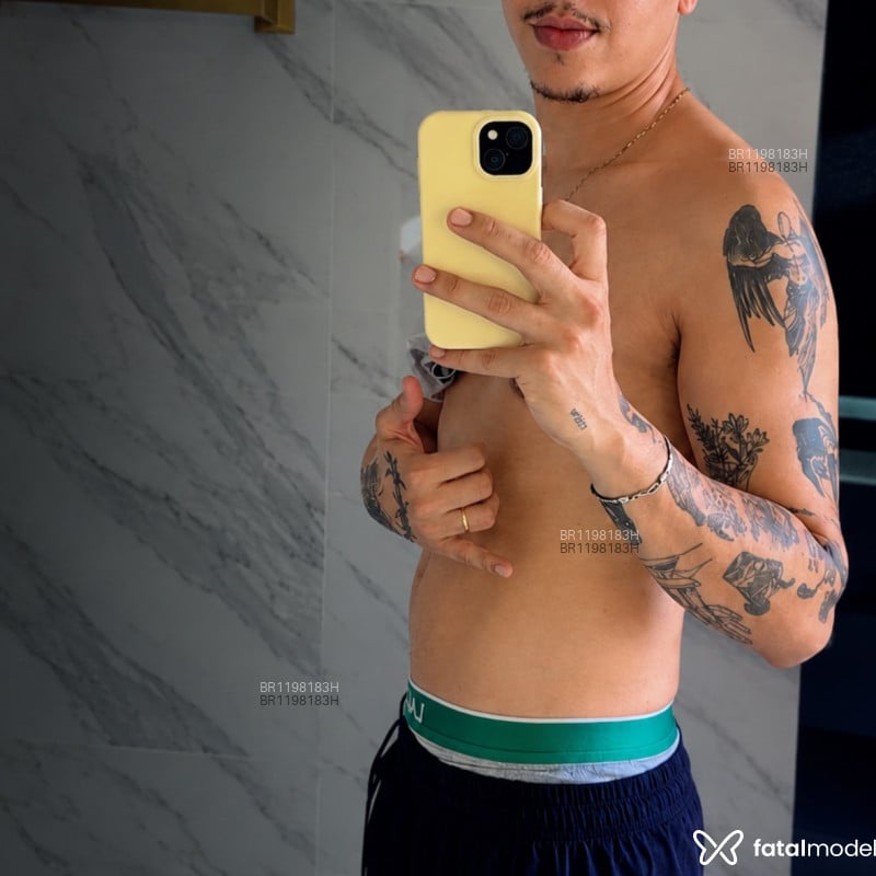 Acompanhante Henrique - Feed