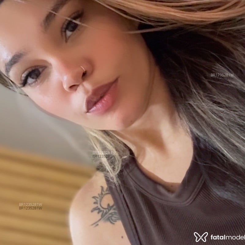 Acompanhante Lary - Feed