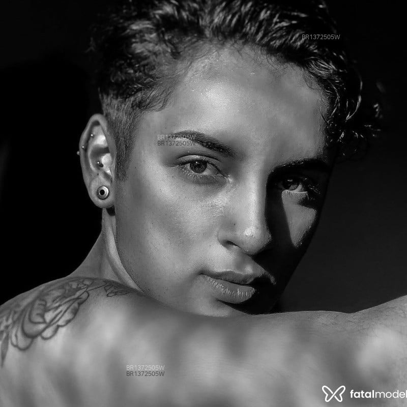 Acompanhante Julian - Feed
