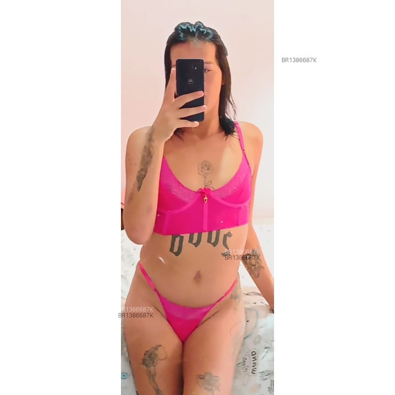 Acompanhante Lari Cruz - Feed