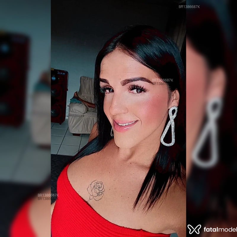 Acompanhante Lari Cruz - Feed