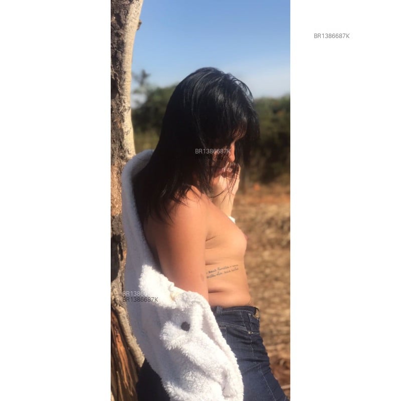 Acompanhante Lari Cruz - Feed