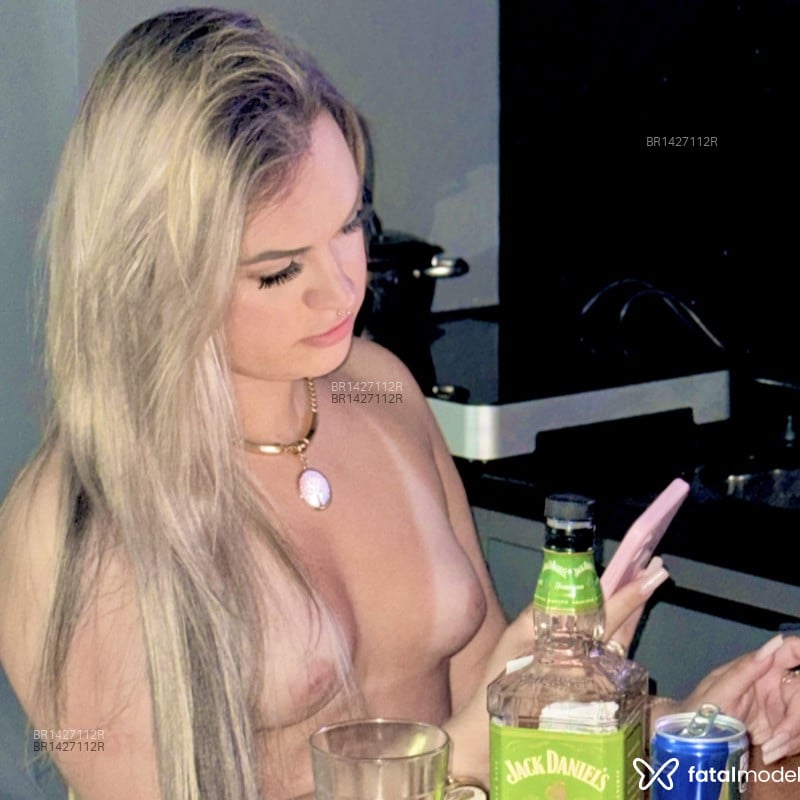 Acompanhante Luiza - Feed
