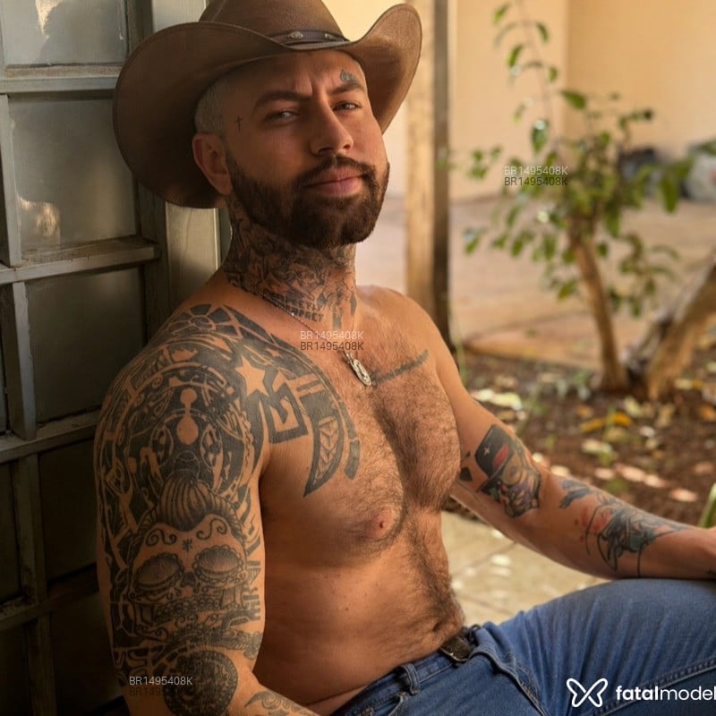 Acompanhante VITOR REIS - Feed