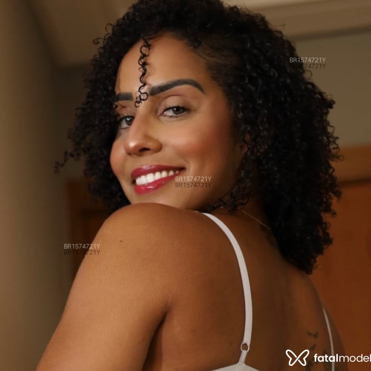 Acompanhante Iza - Feed