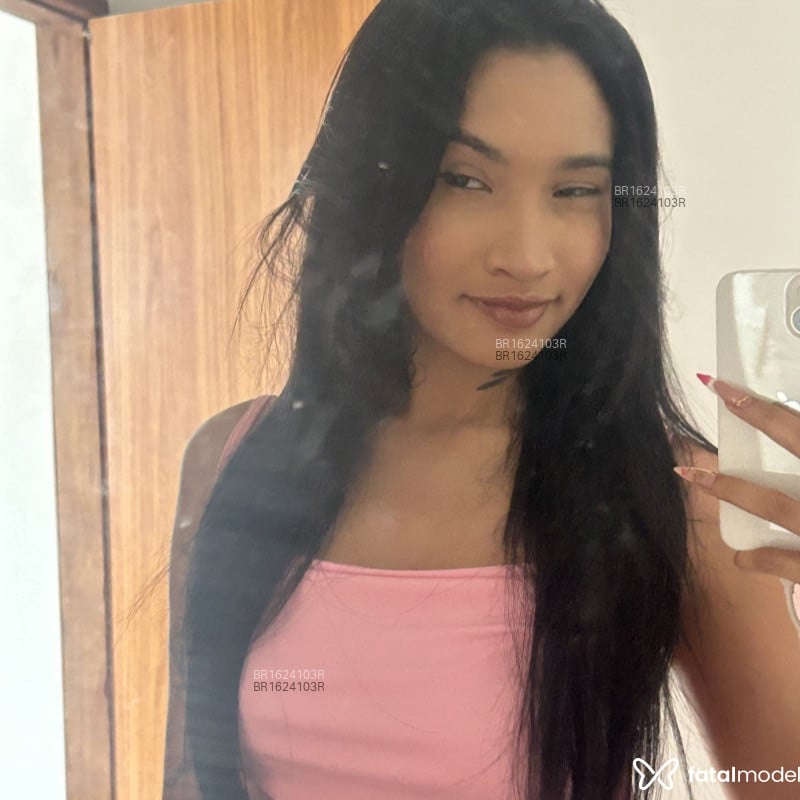 Acompanhante Mia - Feed