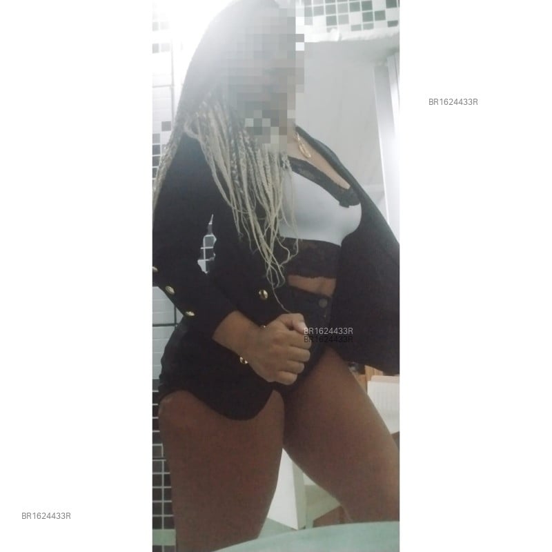 Acompanhante Preta - Feed