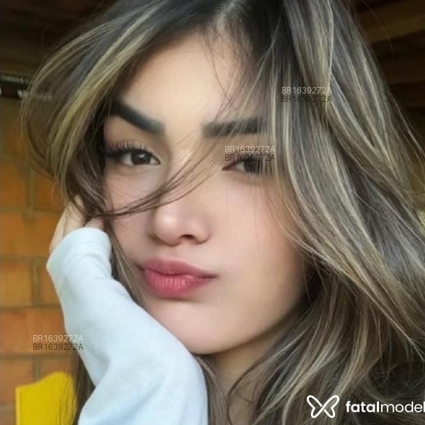 Acompanhante Mia - Feed