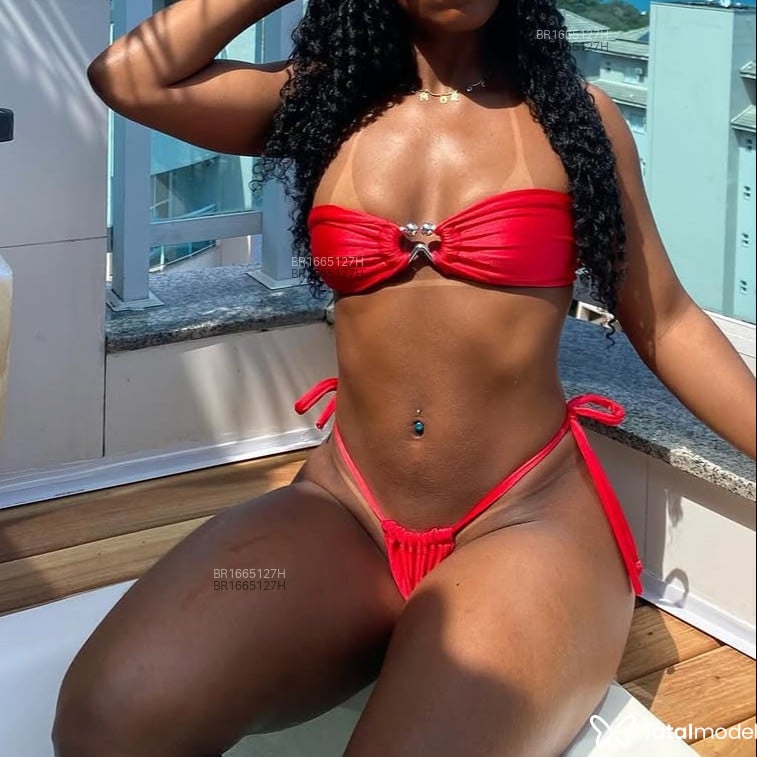 Acompanhante Mia - Feed