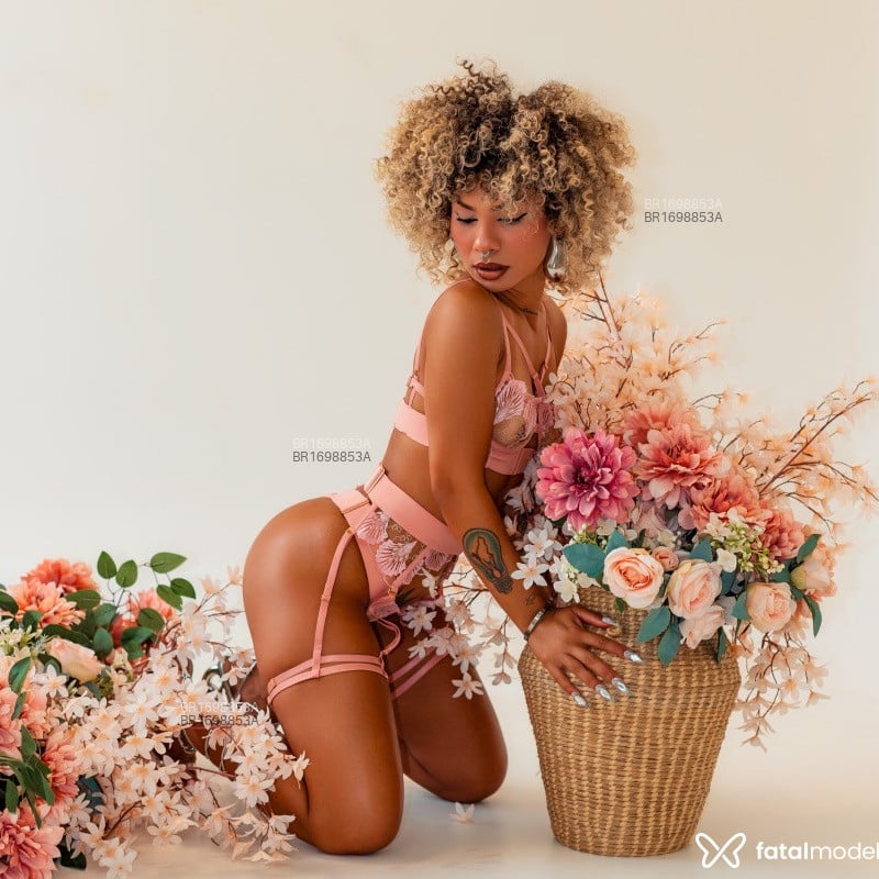 Acompanhante Aura Flores - Feed