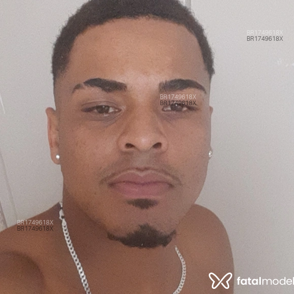Acompanhante preto - Feed