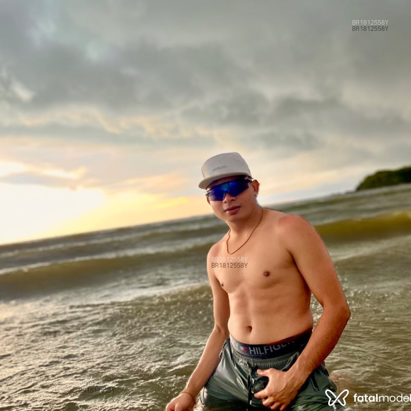 Acompanhante venezuelano - Feed