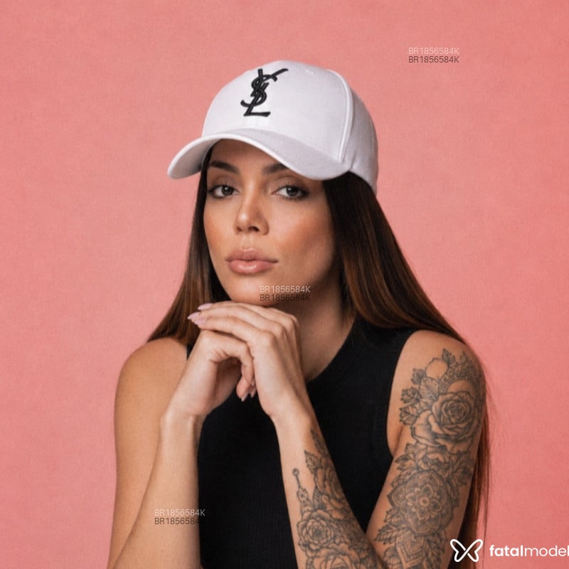 Acompanhante Mia - Feed