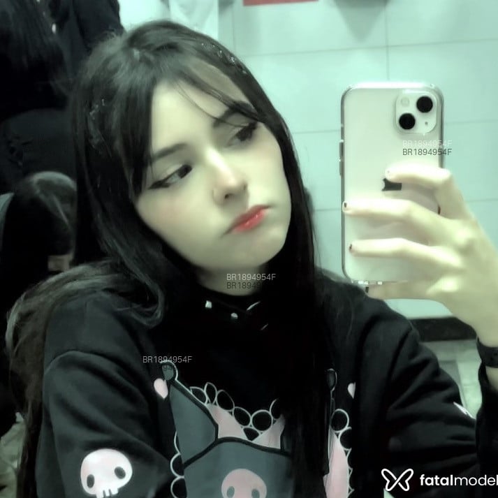 Acompanhante Gothic - Feed