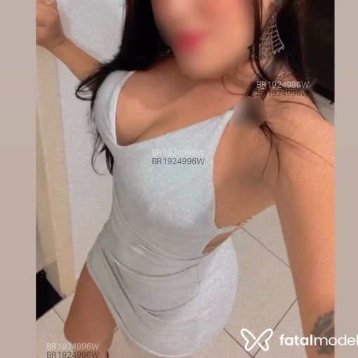 Acompanhante Mia - Feed