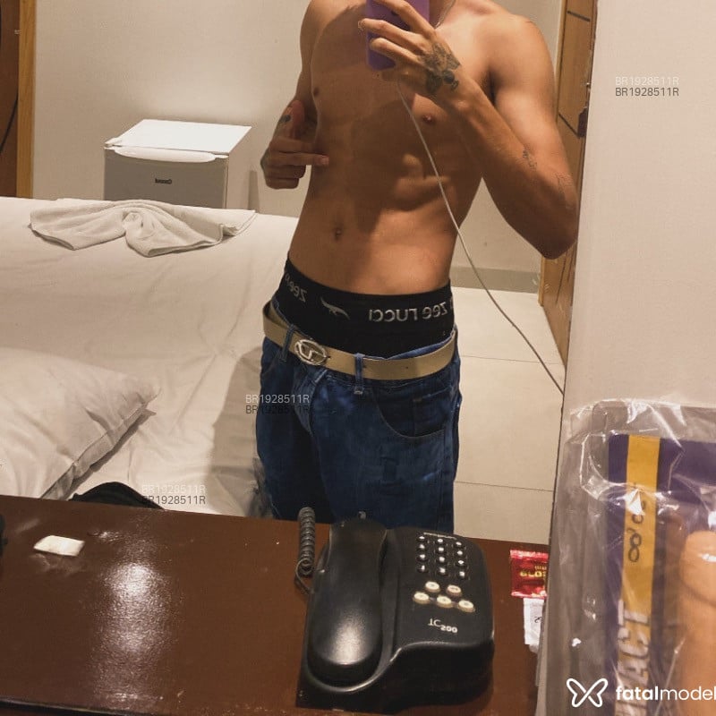Acompanhante Breno Souza - Feed
