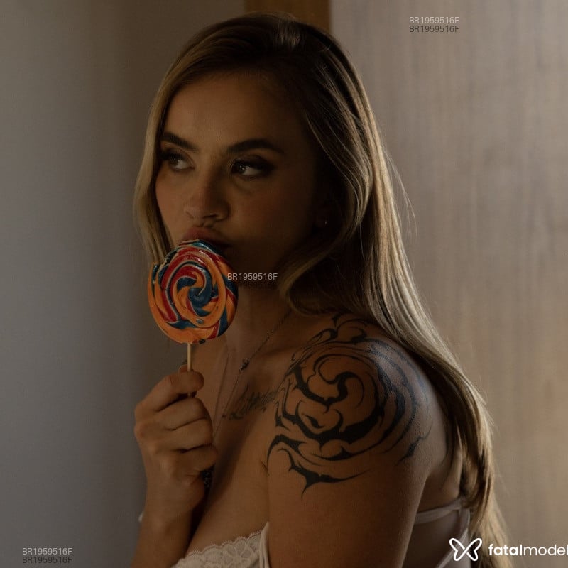 Acompanhante Selena - Feed